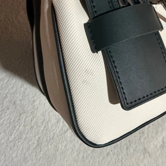 Lacoste Dark Green and Cream Satchel - Picture 5 of 6